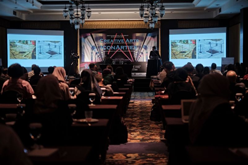 Szigeti G Csongor oktatónk az ICONARTIES konferencián