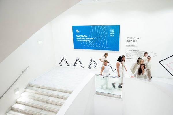 Oktatóink, Koronczi Endre és Szolnoki József a Ludwig Múzeum „Walk This Way. A gyaloglás művészete” című csoportos kiállításán 